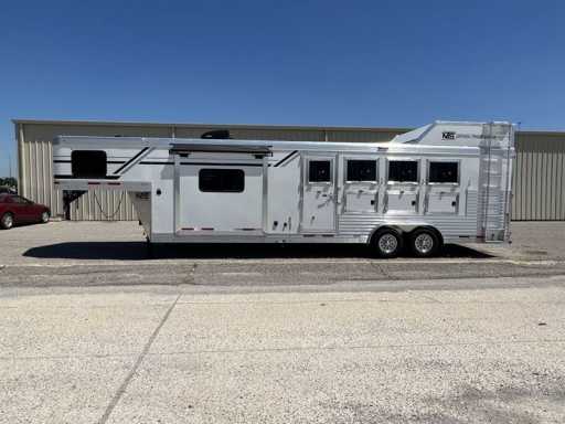 2024 smc 4 horse gooseneck trailer with 11' living quarters