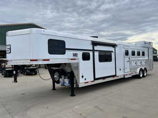 2024 Lakota colt 4 horse side load gooseneck trailer with 13'