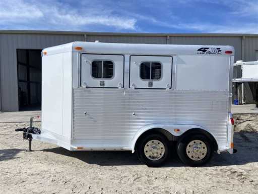 2000 4-star 2 horse bumper pull trailer