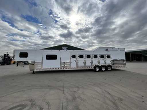 2024 Twister Trailer 6 horse side load gooseneck trailer with 13.6' out