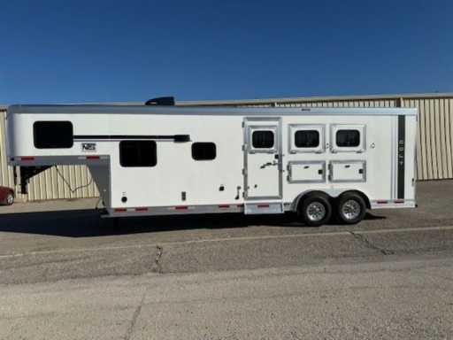 2024 Lakota 3 horse gooseneck trailer with 9' living quarters