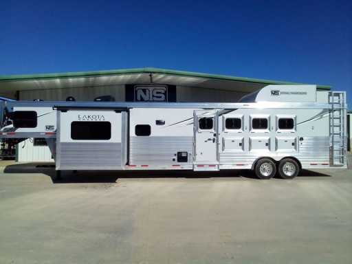 2024 Lakota charger 4 horse side load gooseneck trailer with 1
