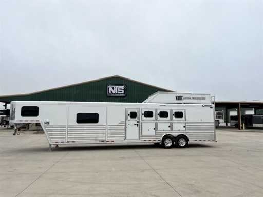 2024 Cimarron 4 horse gooseneck trailer with 13'6 living quarter