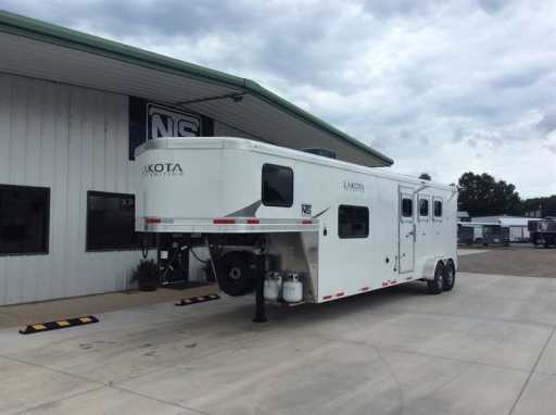 2025 Lakota colt 3 horse gooseneck trailer with 11' living qua