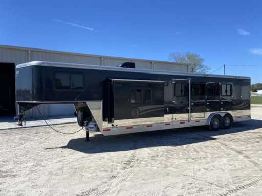 2020 Shadow 4 horse gooseneck trailer with 10' living quarters