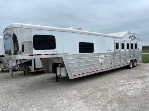 2014 Bloomer 5 horse gooseneck trailer with 12' outlaw conversi