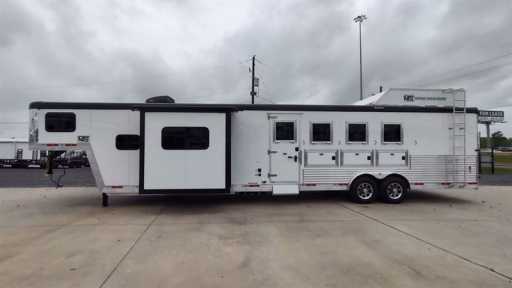 2024 Bison 4 horse side load gooseneck trailer with 13' livin