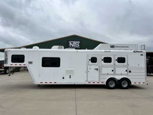 2015 Cimarron 3 horse trailer with 10' outlaw conversions