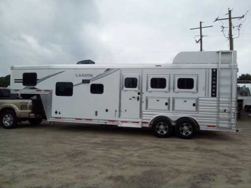 2025 Lakota 3 horse gooseneck trailer with 9' living quarters
