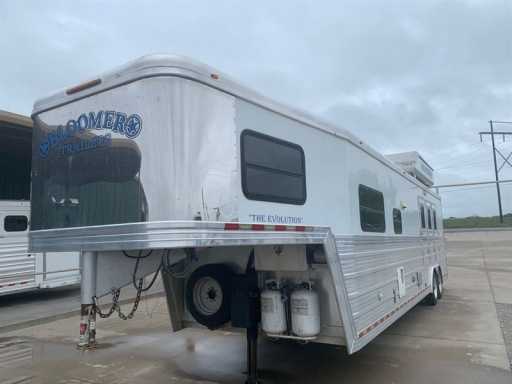 2007 Bloomer 3 horse gooseneck trailer with 15' living quarters