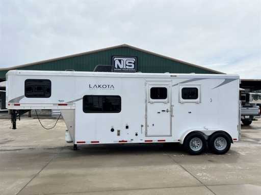 2022 Lakota colt 2 horse gooseneck trailer with 7' living quar