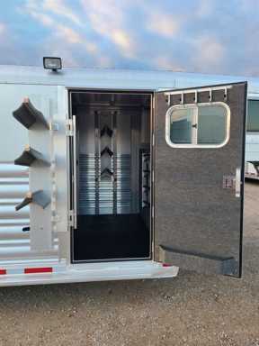 2024 Platinum Coach 4 horse 4' sw 7'6" wide swing out saddle rack