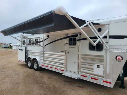 2025 Platinum Coach outlaw beautiful outlaw 3 horse 10'8" side load