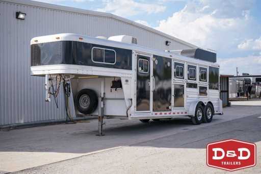 2014 Platinum Coach 3 horse living quarters