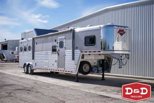 2017 Hart 3 horse living quarters with slide out