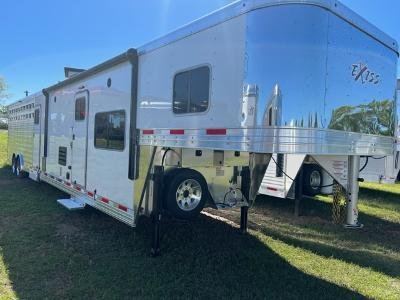 2023 Exiss 8' wide 14' lq with midtack and 16' stock area