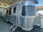 2022 Airstream flying cloud 28rb queen