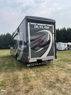 2020 Thor Motor Coach outlaw 38mb