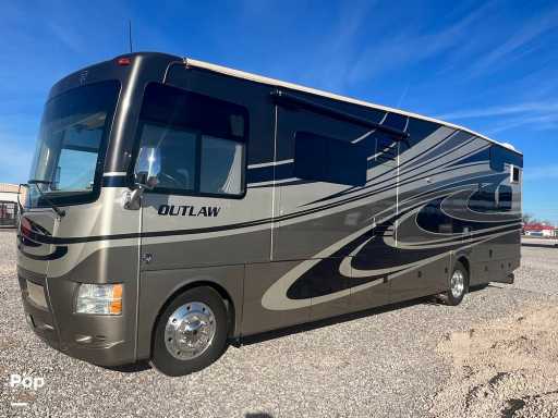 2015 Thor Motor Coach outlaw 37md