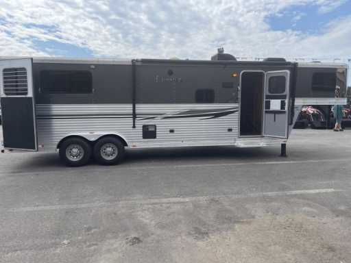 2014 Lakota 8311 3-horse trailer