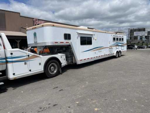 2001 Featherlite 4-horse trailer (matching truck available)