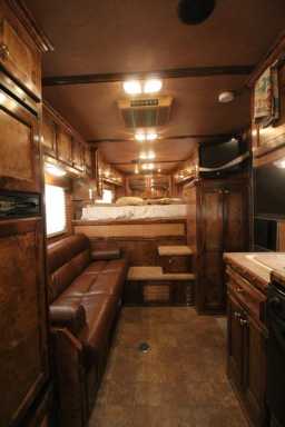 2006 C&C 8310 - outlaw living quarters 3 horse trailer