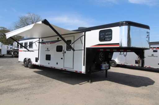 2023 Bison ranger 8313 - 13ft sw living quarters horse trailer