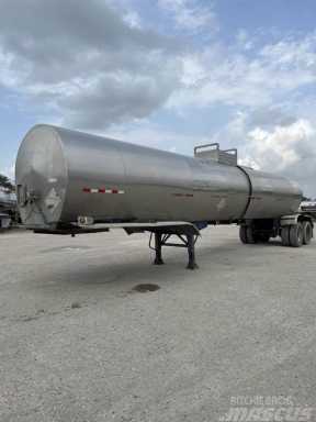 1980 Butler 6500 gallon - stainless - rear discharge