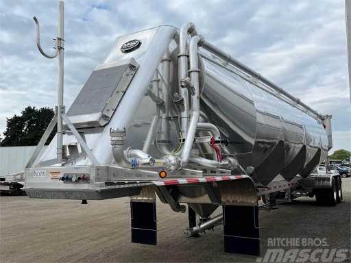 2024 Mac trailer 44' vacuum tank 1600v