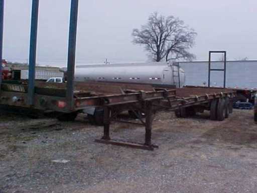 1996 Clark 45 ft log trailer