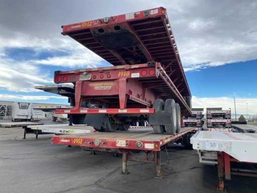 2008 Manac steel extendable flatbed, 48' closed, 80