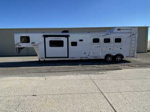2023 Lakota 3 horse 15\' living quarters trailer