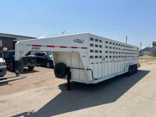 2022 Maxxim Industries eagle 32 cattle trailer