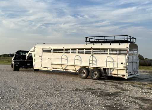2015 Hughes horse trailer